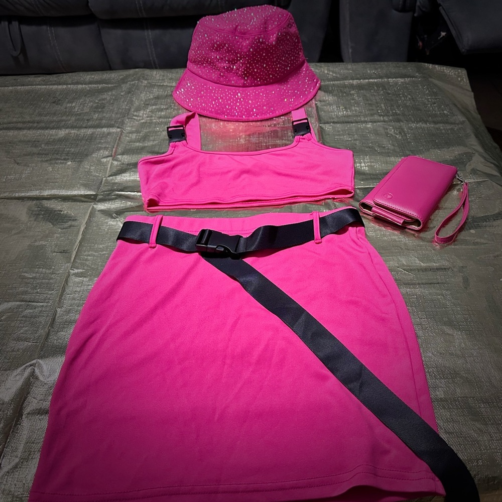 Pink Outfit Set with Hat and Belt - Picture 3 of 9